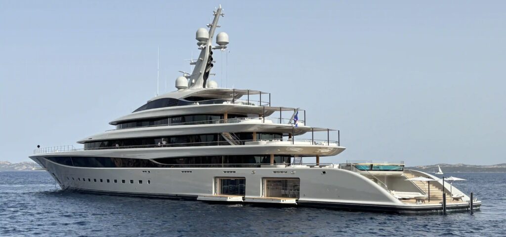NIXIE, superyacht Lürssen di 102 metri all’ancora